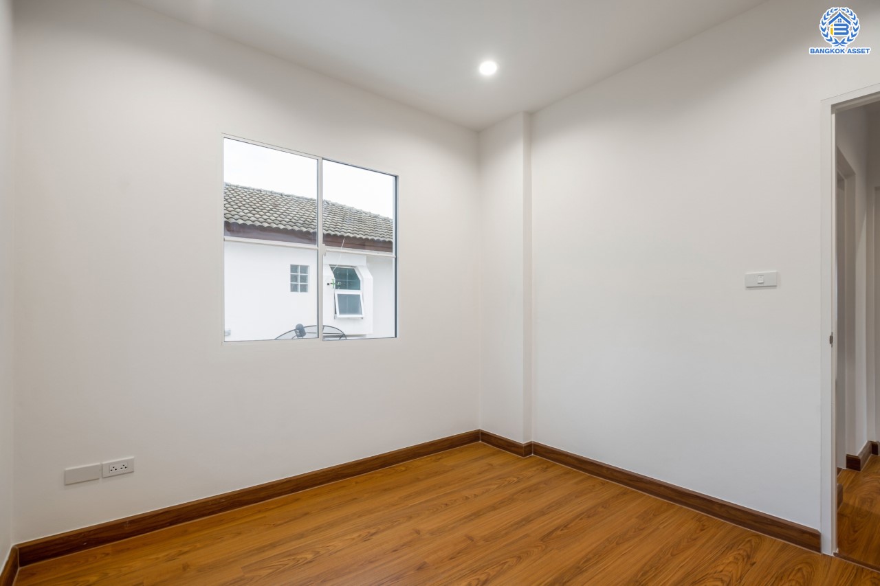 บ้านมือสองตกแต่งใหม่ ม.ชลลดา วัดลาดปลาดุก คุณภาพระดับ L&H บนเนื้อที่ 52.2 ตร.ว. ฟังก์ชัน 3 ห้องนอน 2 ห้องน้ำ 3 ที่จอดรถ บนทำเลศักยภาพ เพียง 15 นาทีถึง เซ็นทรัลเวสท์เกต ใกล้รถไฟฟ้าสายสีม่วง "สถานีคลองบางไผ่"...